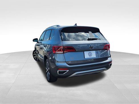 Used 2024 Volkswagen Taos SE w/ Panoramic Sunroof Package FWD image 5