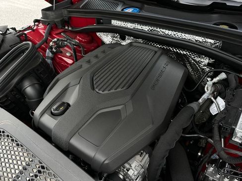 Used 2026 Porsche Macan AWD/4WD image 21