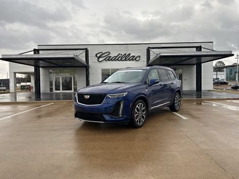 Used 2023 Cadillac XT6 Sport w/ Platinum Package AWD/4WD image 4