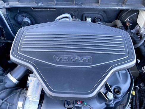 Used 2018 GMC Acadia SLT image 32