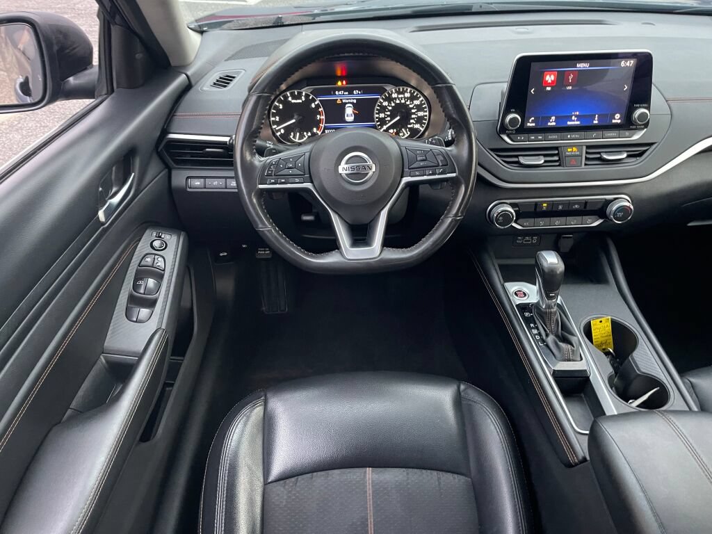 Used 2022 Nissan Altima 2.5 SR FWD image 2