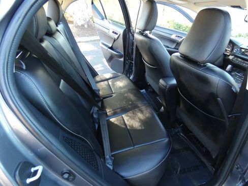 Used 2017 Lexus CT 200h image 34