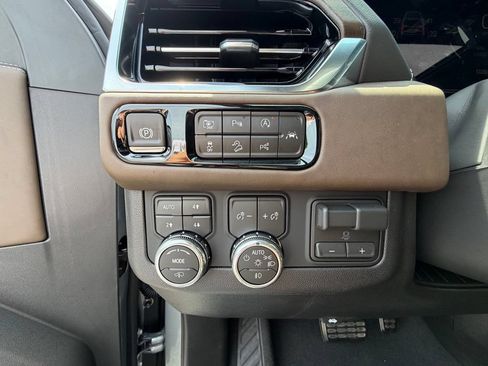 Used 2026 GMC Yukon XL Denali Ultimate AWD/4WD image 4