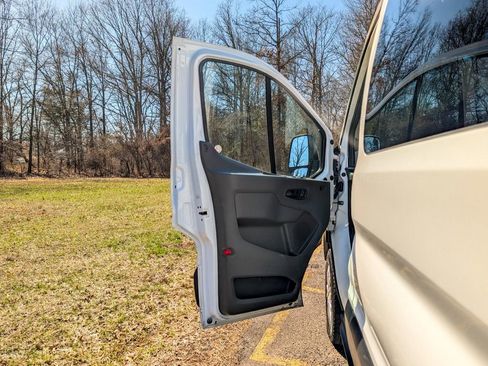 Used 2023 Ford Transit 350 XLT image 12