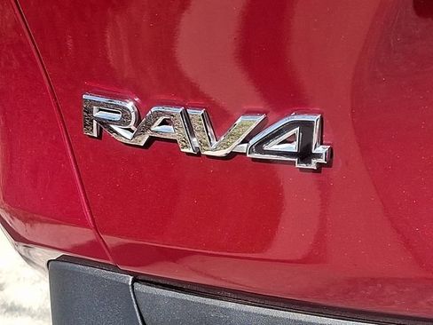 Used 2025 Toyota RAV4 XLE AWD/4WD image 31