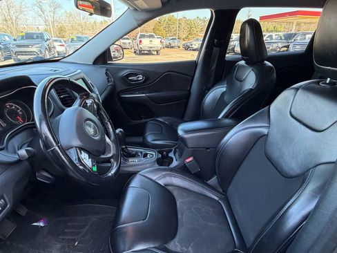 Used 2020 Jeep Cherokee Latitude Plus w/ Cold Weather Group image 9