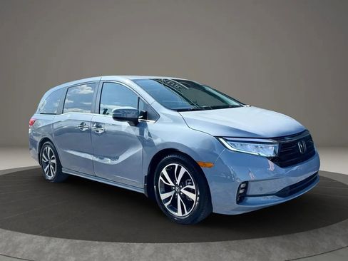 Used 2023 Honda Odyssey Touring image 3