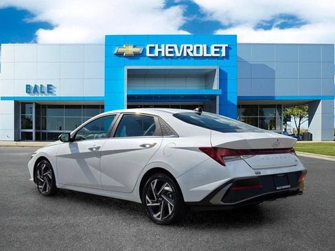 Used 2025 Hyundai Elantra Limited w/ Cargo Package FWD image 5