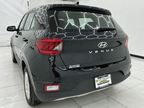 Used 2021 Hyundai Venue SE FWD image 9
