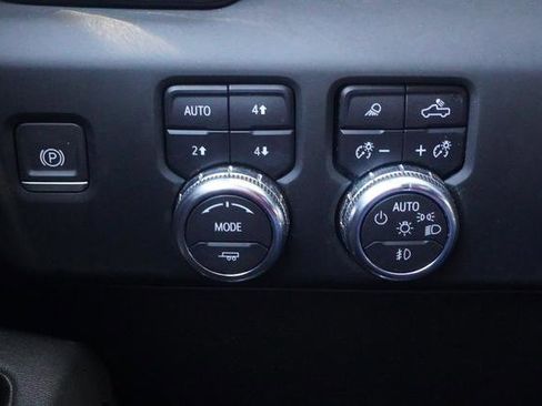 Used 2024 GMC Sierra 2500 AT4 w/ AT4 Premium Plus Package image 17