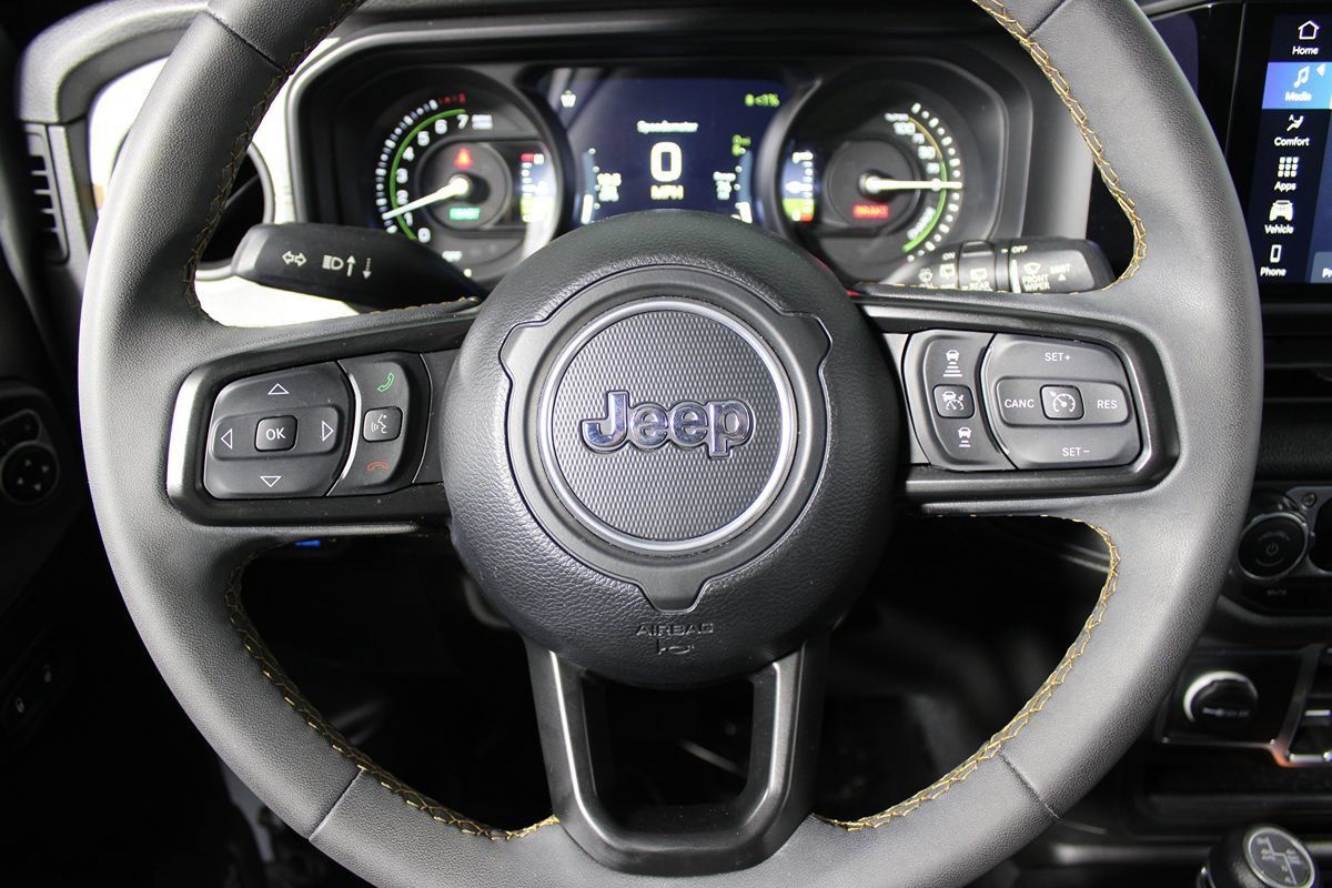 Used 2024 Jeep Wrangler Unlimited AWD/4WD image 12