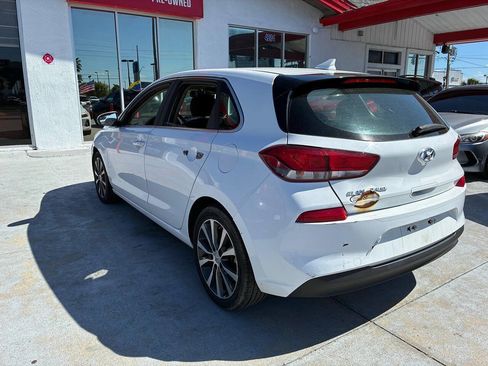 Used 2019 Hyundai Elantra GT image 4