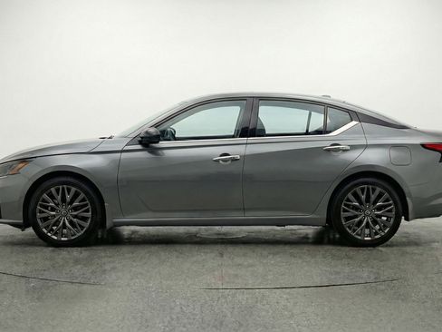 Used 2025 Nissan Altima 2.5 SV image 5