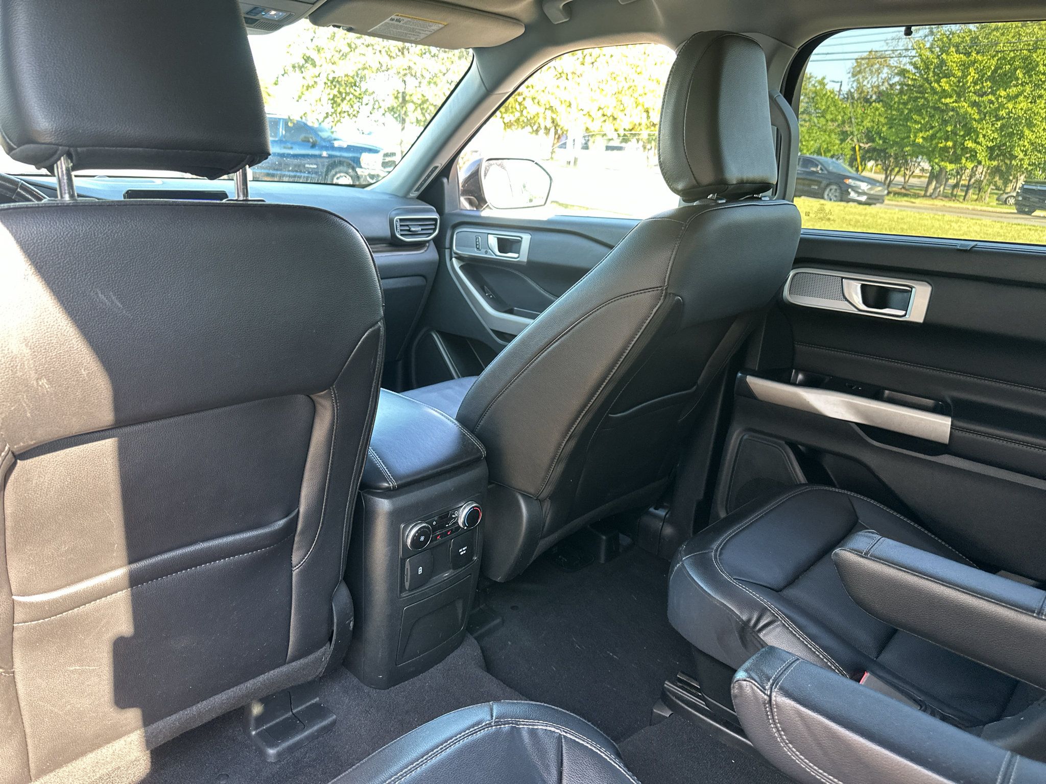 Used 2023 Ford Explorer Limited w/ Equipment Group 301A RWD image 19