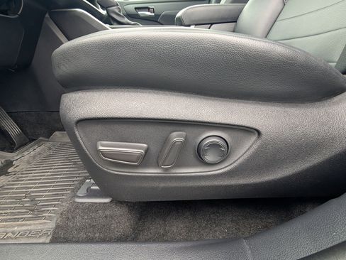 Used 2024 Toyota Highlander XLE image 21