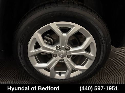 Used 2024 Jeep Compass Latitude AWD/4WD image 27