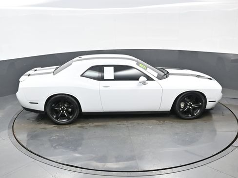 Used 2017 Dodge Challenger R/T image 33