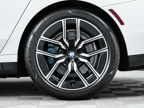 Used 2023 BMW 740i w/ Parking Assistance Package image 42