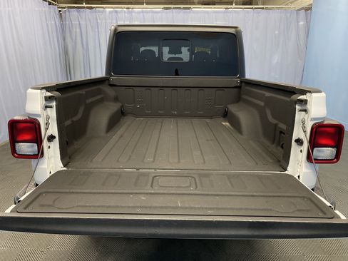 Certified 2024 Jeep Gladiator Sport image 29