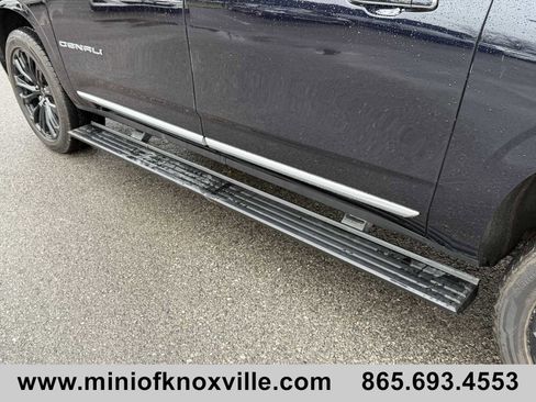 Used 2021 GMC Yukon XL Denali w/ Denali Premium Package image 40