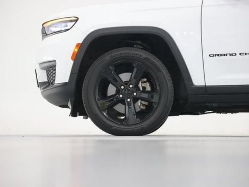Used 2023 Jeep Grand Cherokee L Laredo AWD/4WD image 9
