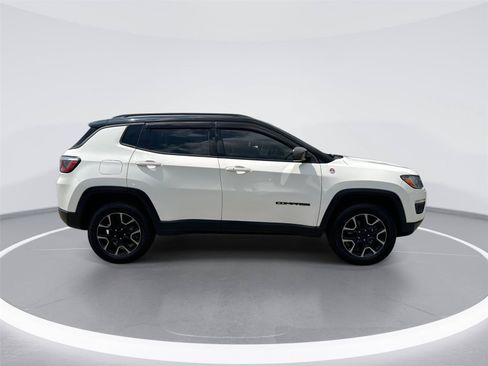 Used 2019 Jeep Compass Trailhawk w/ Cold Weather Group AWD/4WD image 9