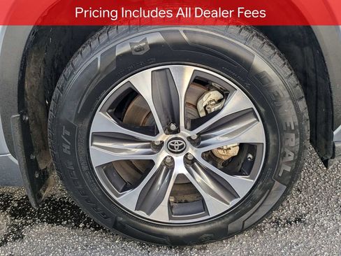 Certified 2024 Toyota Highlander XLE FWD image 12