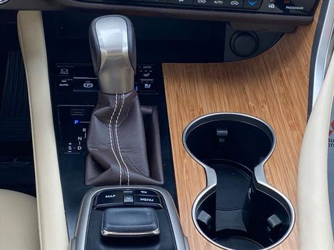 Used 2018 Lexus RX 350L image 11