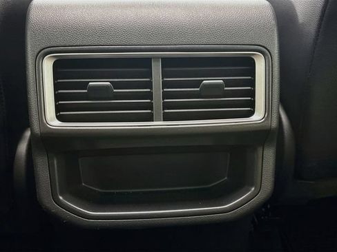 Certified 2024 Volkswagen Atlas Cross Sport SE w/ Panoramic Sunroof Package AWD/4WD image 28