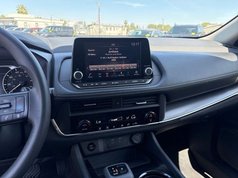 Used 2024 Nissan Rogue SV AWD/4WD image 17
