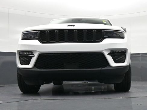 Used 2024 Jeep Grand Cherokee Limited w/ Black Appearance Package AWD/4WD image 34