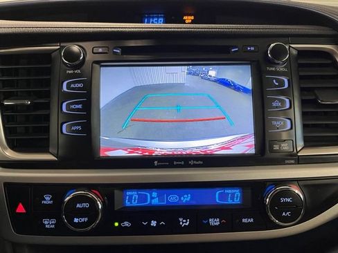 Used 2019 Toyota Highlander XLE AWD/4WD image 26