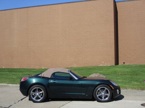 Used 2008 Saturn Sky w/ Premium Trim Package RWD image 2