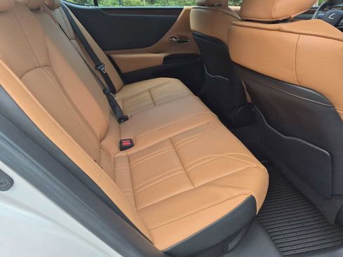 Used 2024 Lexus ES 300h w/ Technology Package FWD image 21