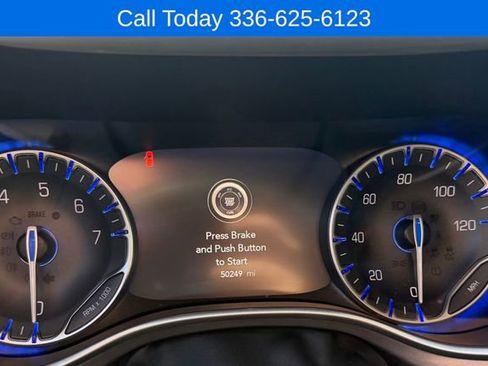 Used 2024 Chrysler Pacifica Touring-L FWD image 19