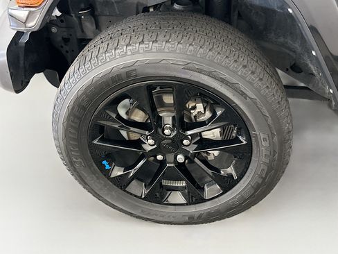 Used 2022 Jeep Wrangler Unlimited Sahara AWD/4WD image 11