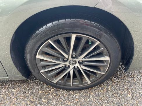 Used 2024 Lexus ES 350 w/ Premium Package FWD image 7