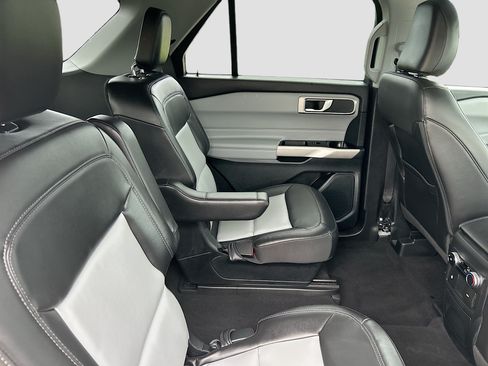 Certified 2023 Ford Explorer XLT w/ Equipment Group 202A RWD image 30