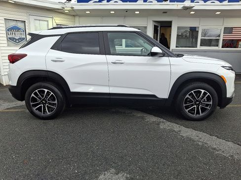 Used 2025 Chevrolet TrailBlazer LT image 6