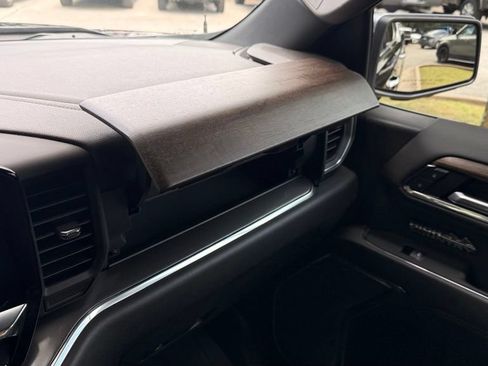 Used 2023 Chevrolet Silverado 1500 High Country w/ High Country Premium Package AWD/4WD image 18