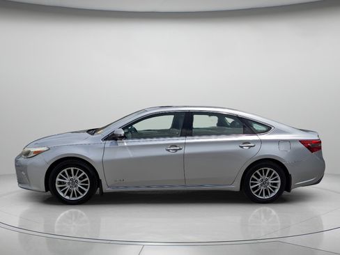 Used 2018 Toyota Avalon Limited FWD image 5