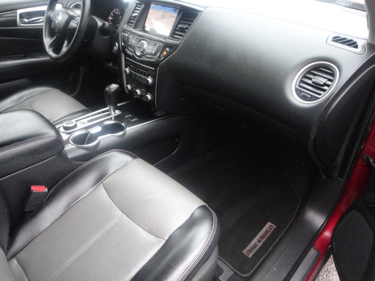 Used 2020 Nissan Pathfinder SL AWD/4WD image 17