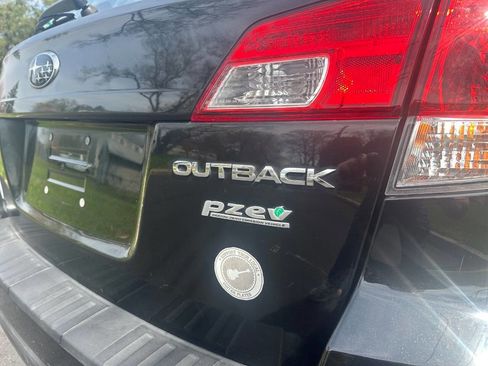Used 2013 Subaru Outback 2.5i image 10