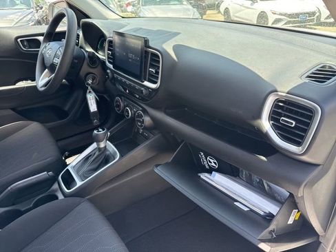 Used 2024 Hyundai Venue SE FWD image 25