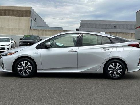 Certified 2017 Toyota Prius Prime Advanced w/ Carpet Mat Package FWD image 9