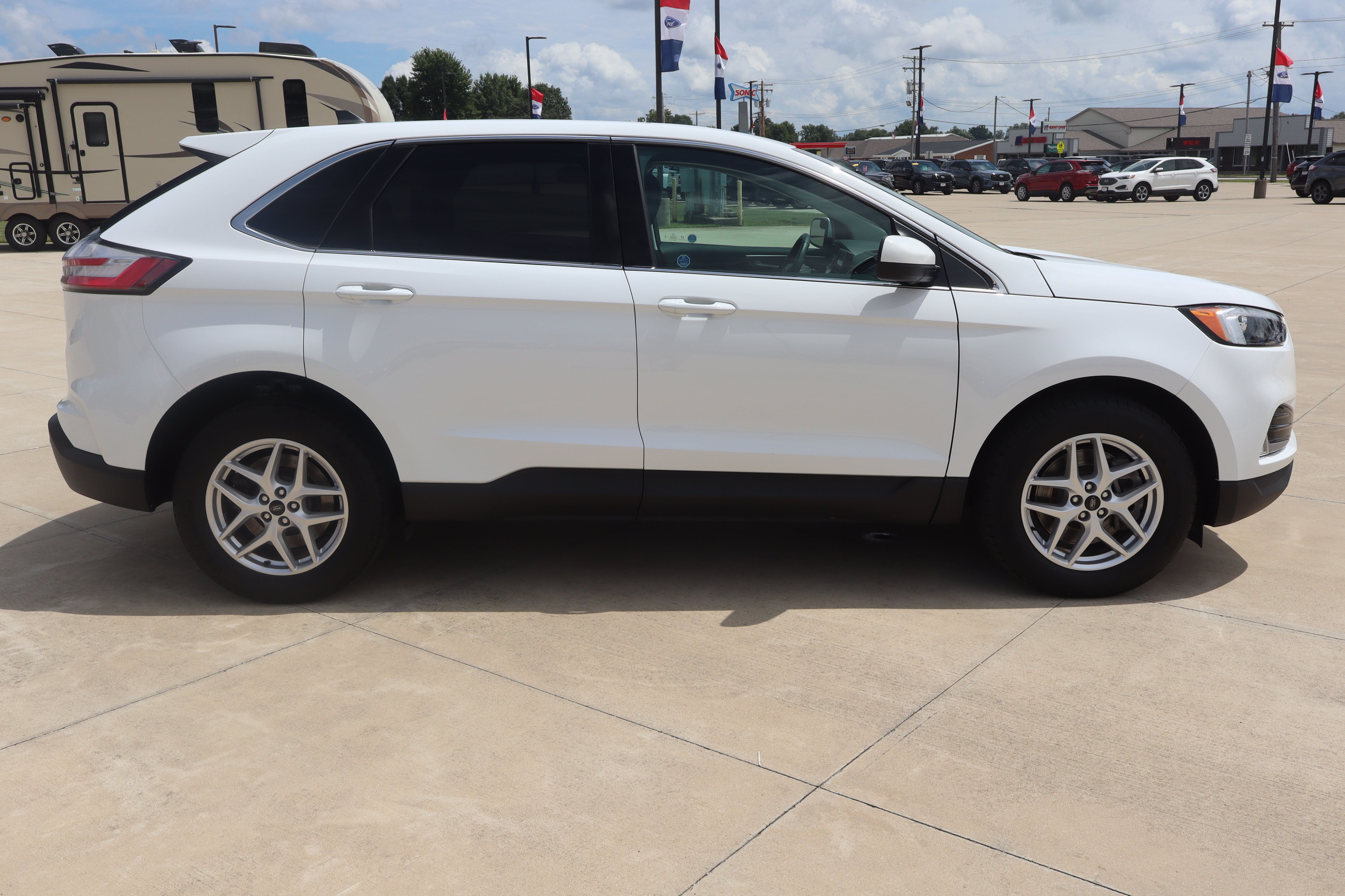 Used 2024 Ford Edge SEL w/ Convenience Package AWD/4WD image 5