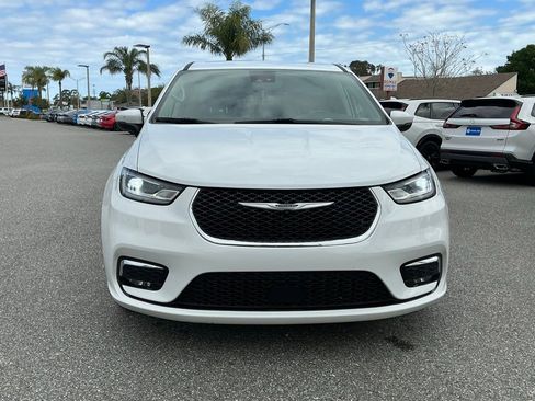 Used 2023 Chrysler Pacifica Touring-L image 12