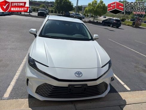 Used 2025 Toyota Camry XLE FWD image 1