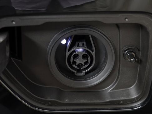 New 2026 BMW 750e xDrive w/ Executive Package image 4