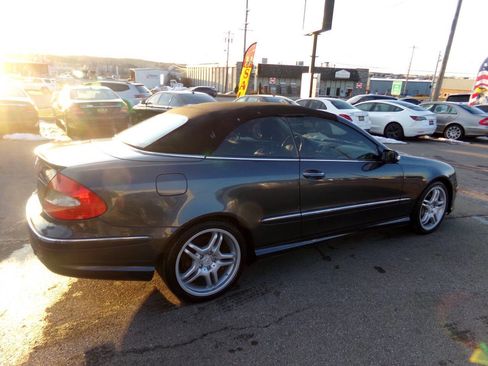 Used 2009 Mercedes-Benz CLK 550 Cabriolet w/ Premium I Pkg image 9